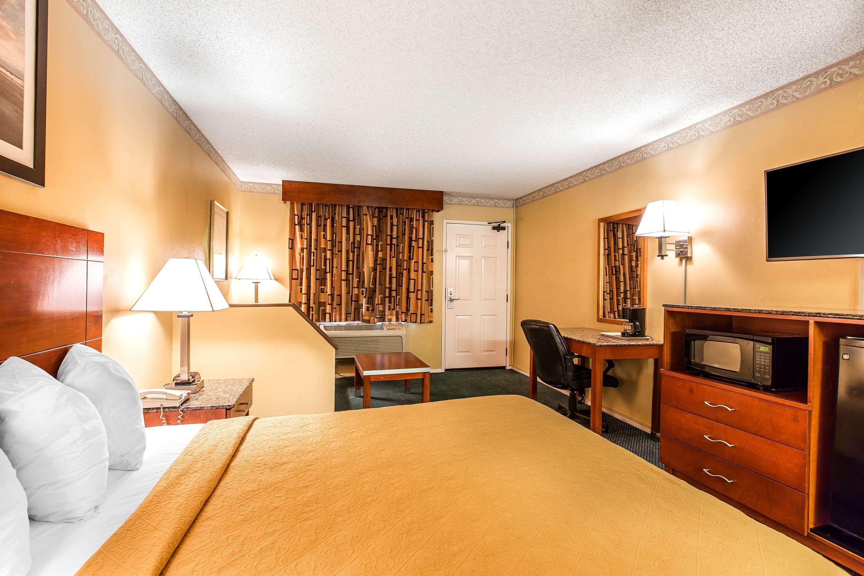 Quality Inn & Suites Camarillo-Oxnard Dış mekan fotoğraf